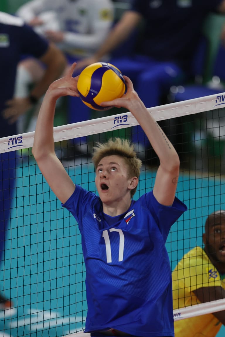 Russia edge Brazil on final stretch