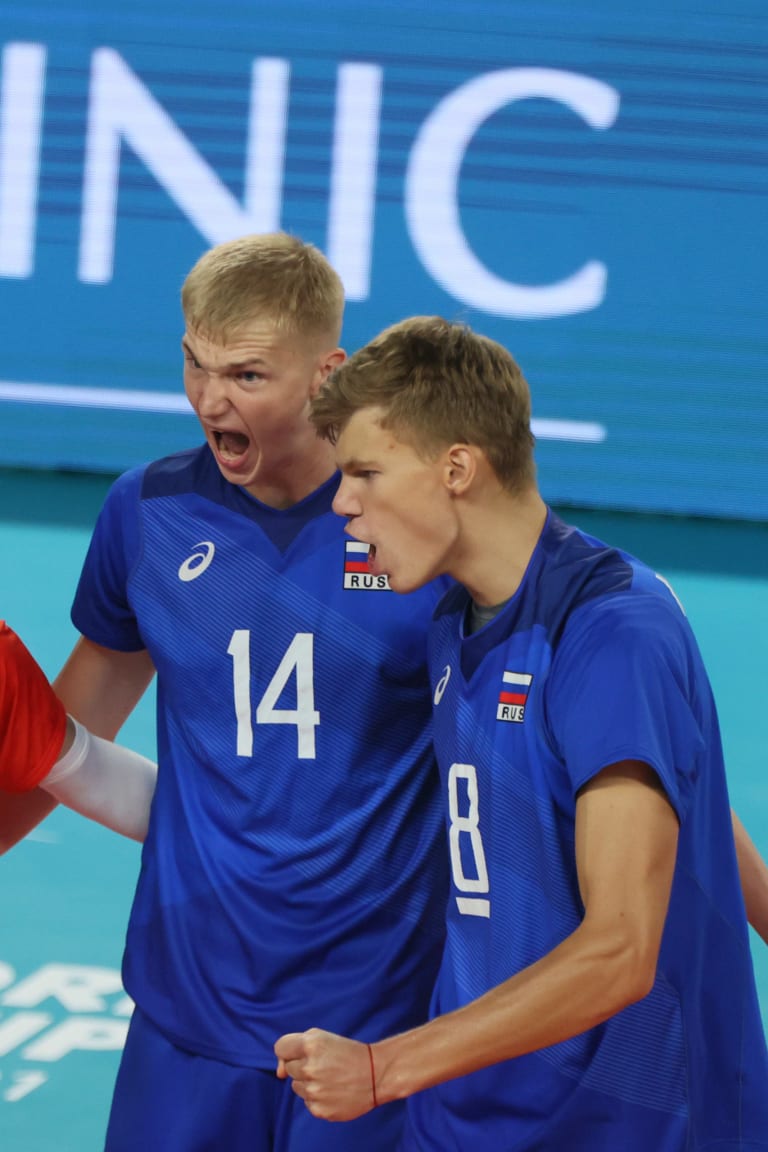 Russia edge Brazil on final stretch