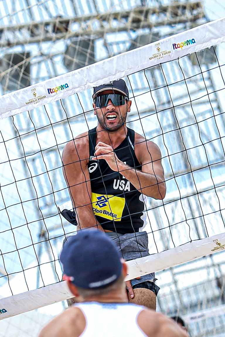 Sander triumphs in eventful beach debut