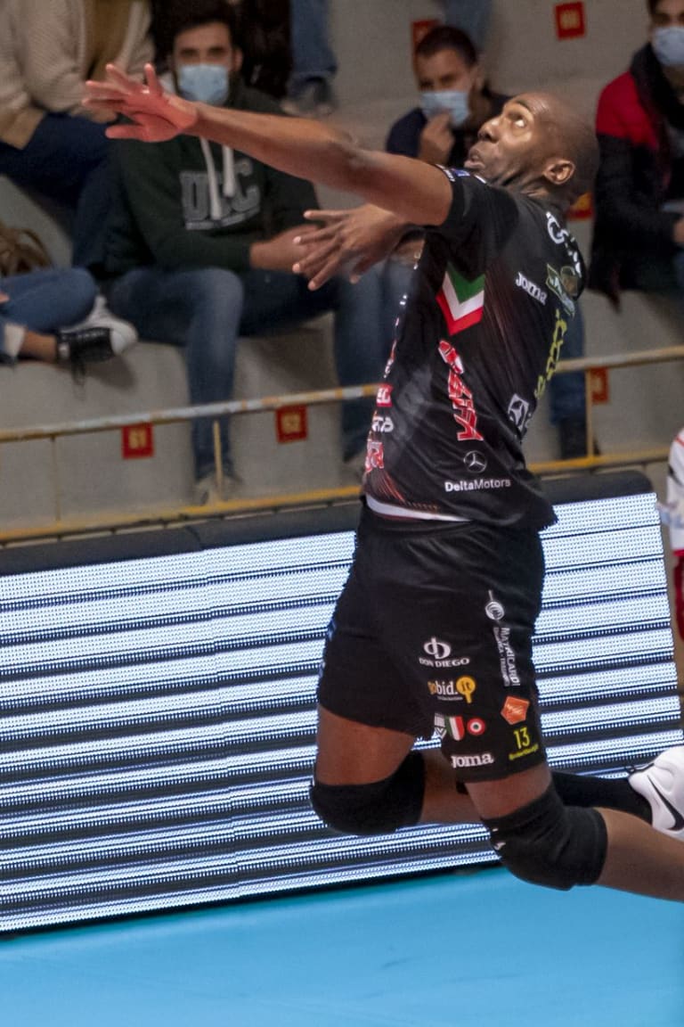 Simon, a man of the world