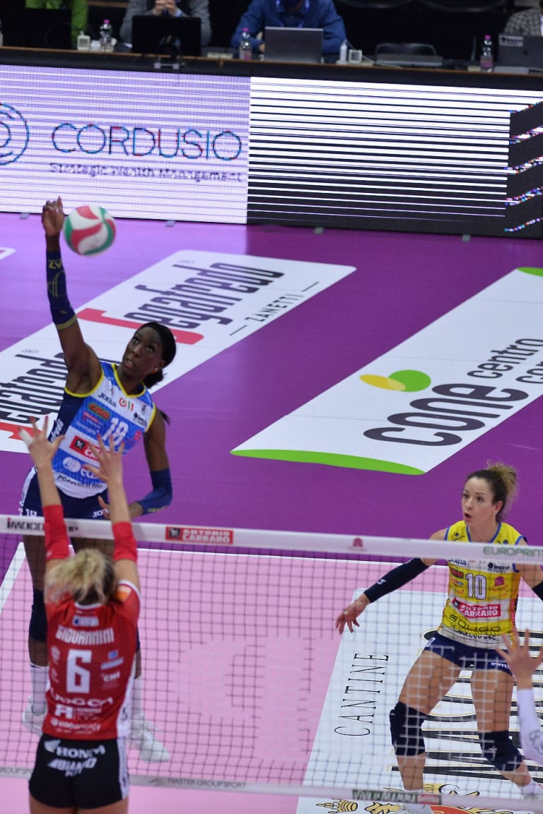 De Gennaro inspires Conegliano for Cup semifinals berth