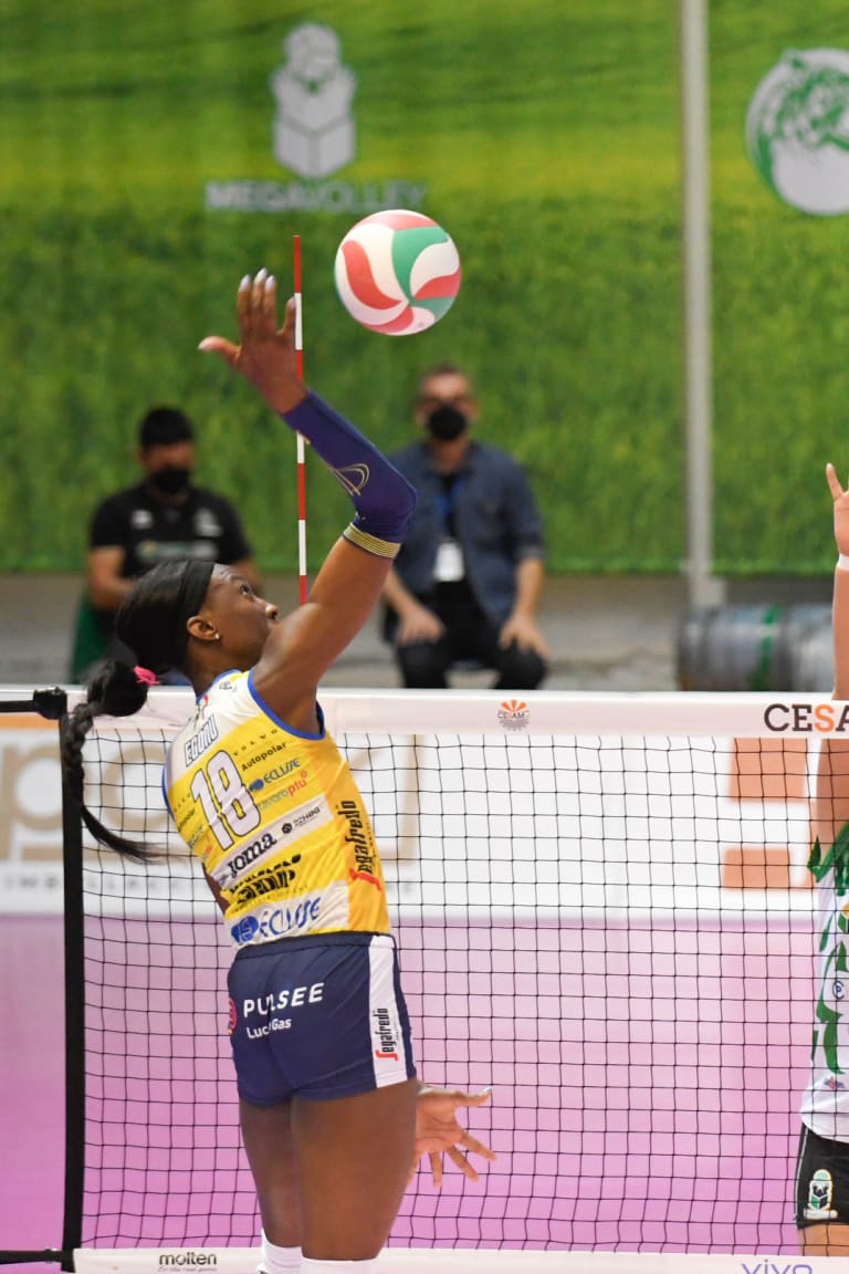 Spectacular Egonu's 39 points keep Conegliano in the chase ahead of weekend