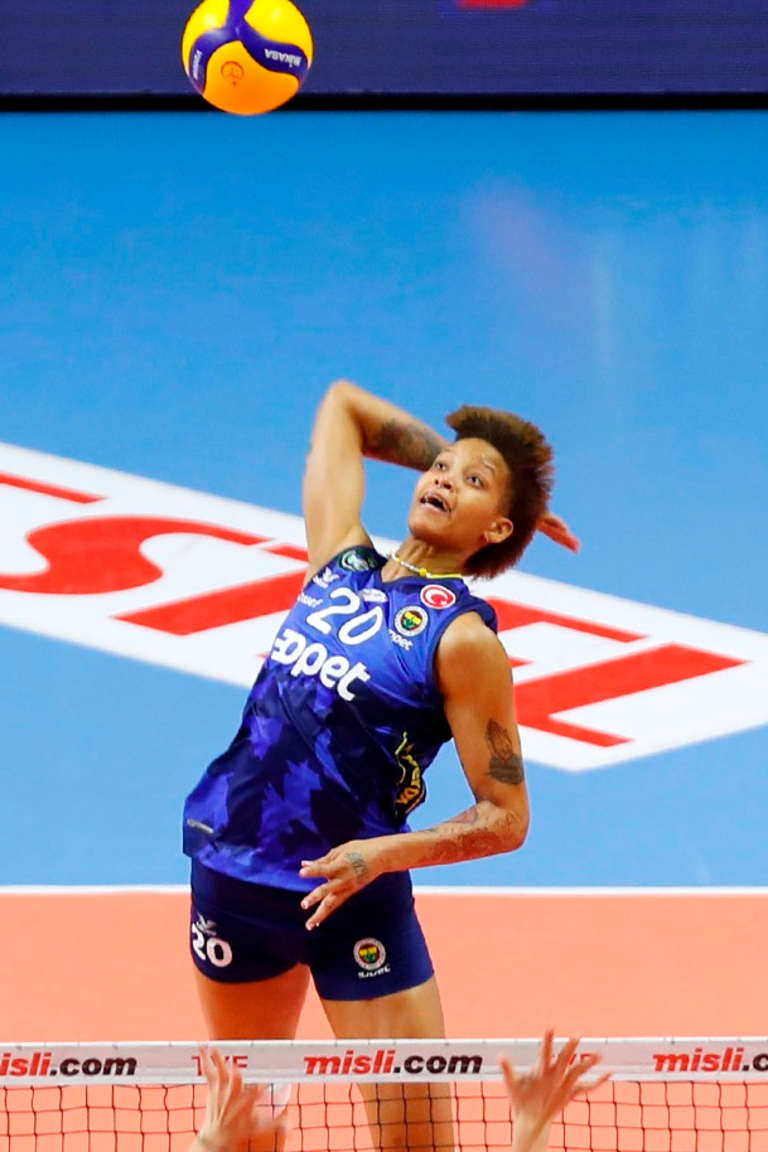 Vargas spikes away in Fenerbahce’s Turkish league win