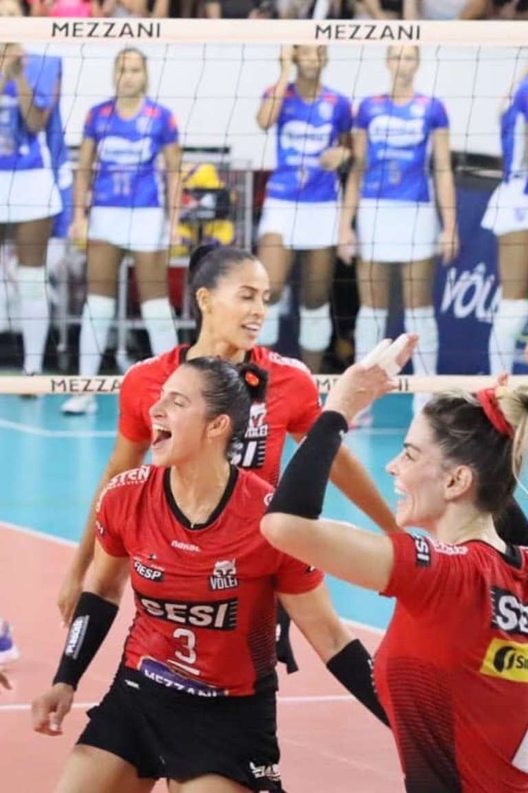 SESI Bauru keep chasing Minas with five-set win