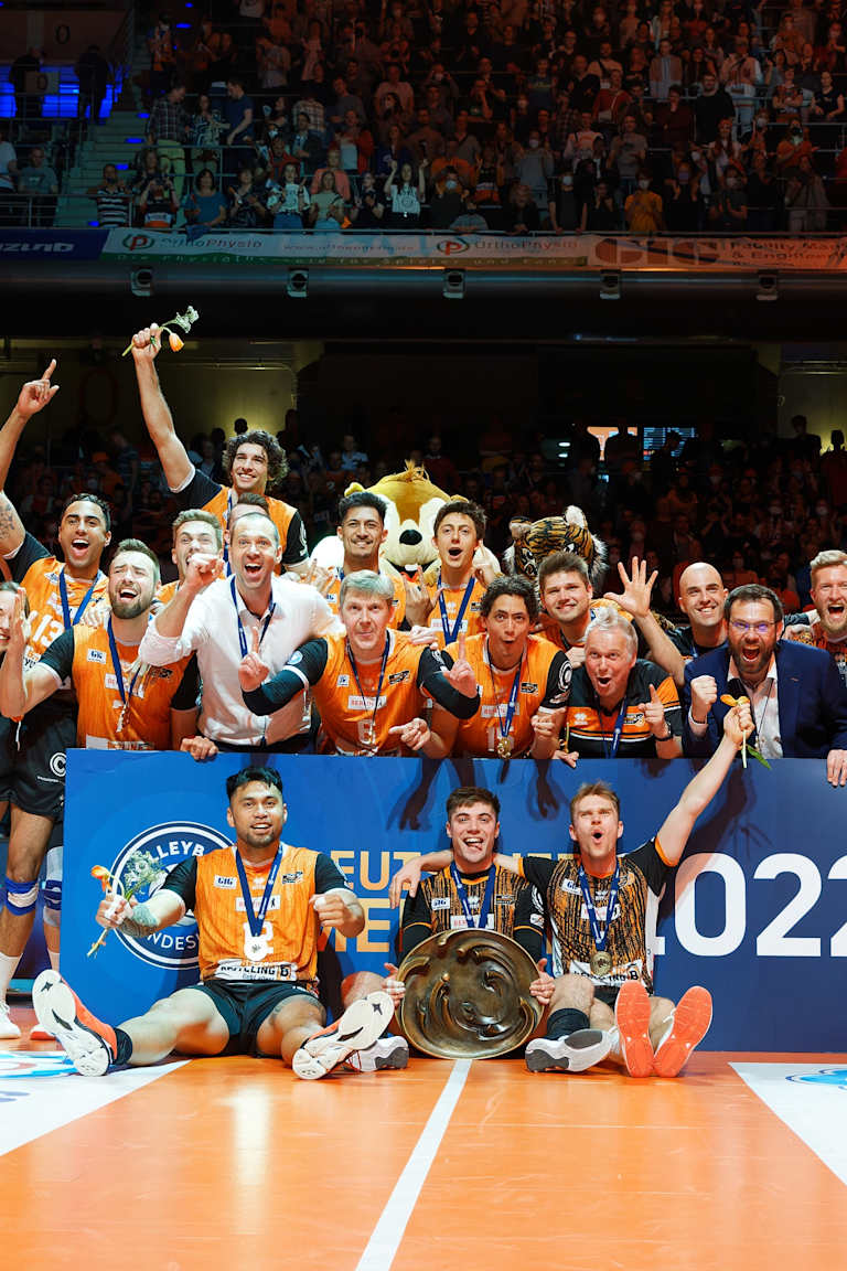 Over eight thousand cheer as Berlin complete historic comeback in Bundesliga final