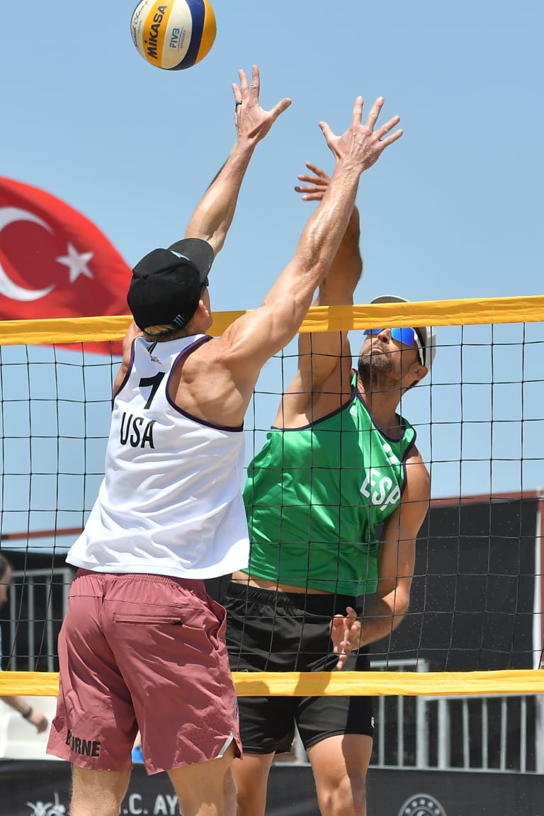Herrera & Gavira win record-long set on way to Kuşadası knockouts