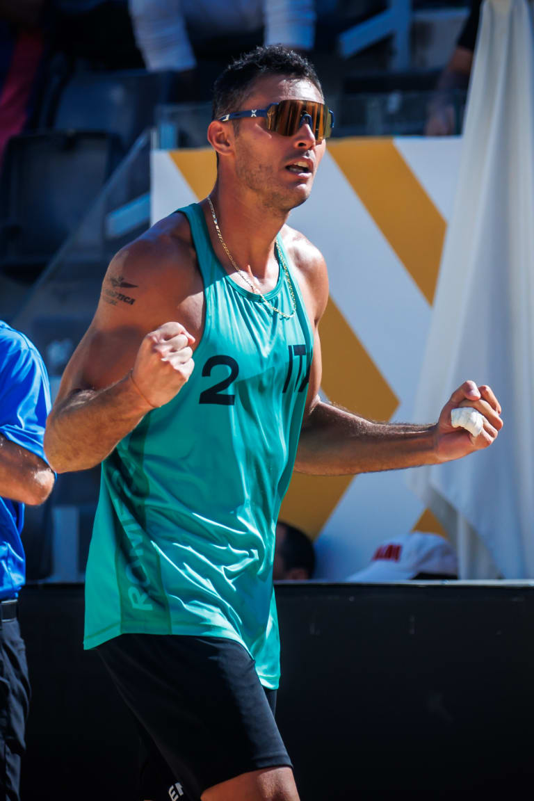 Carambula and Rossi usher Italian duos into the elimination round