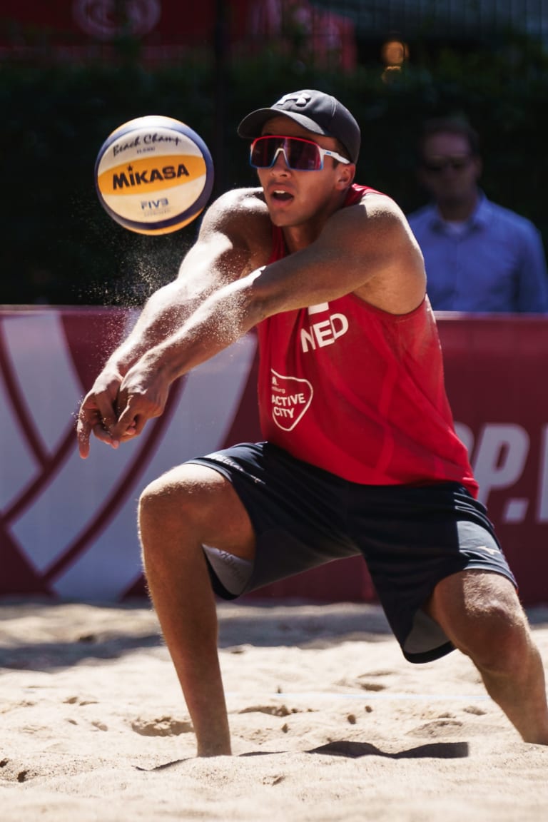 All four qualifiers advance to quarterfinals