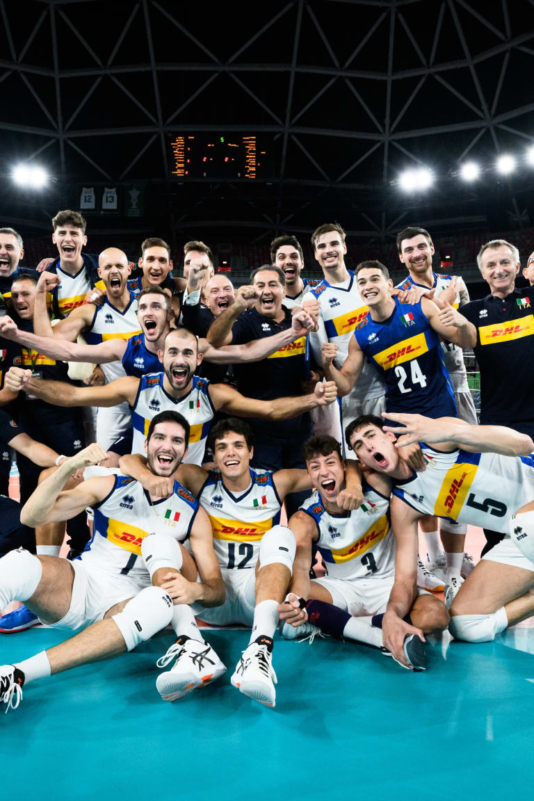 Italy back in the semifinals after big win over France