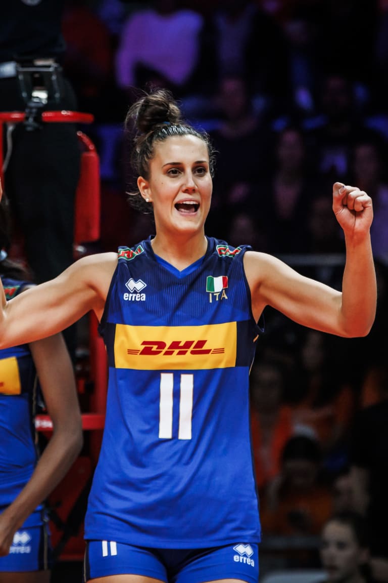 Italy and Serbia lead 16 teams on to World Champs second phase