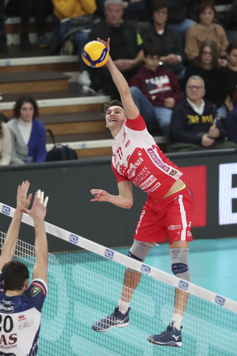 Piacenza and Modena score big Italian League wins