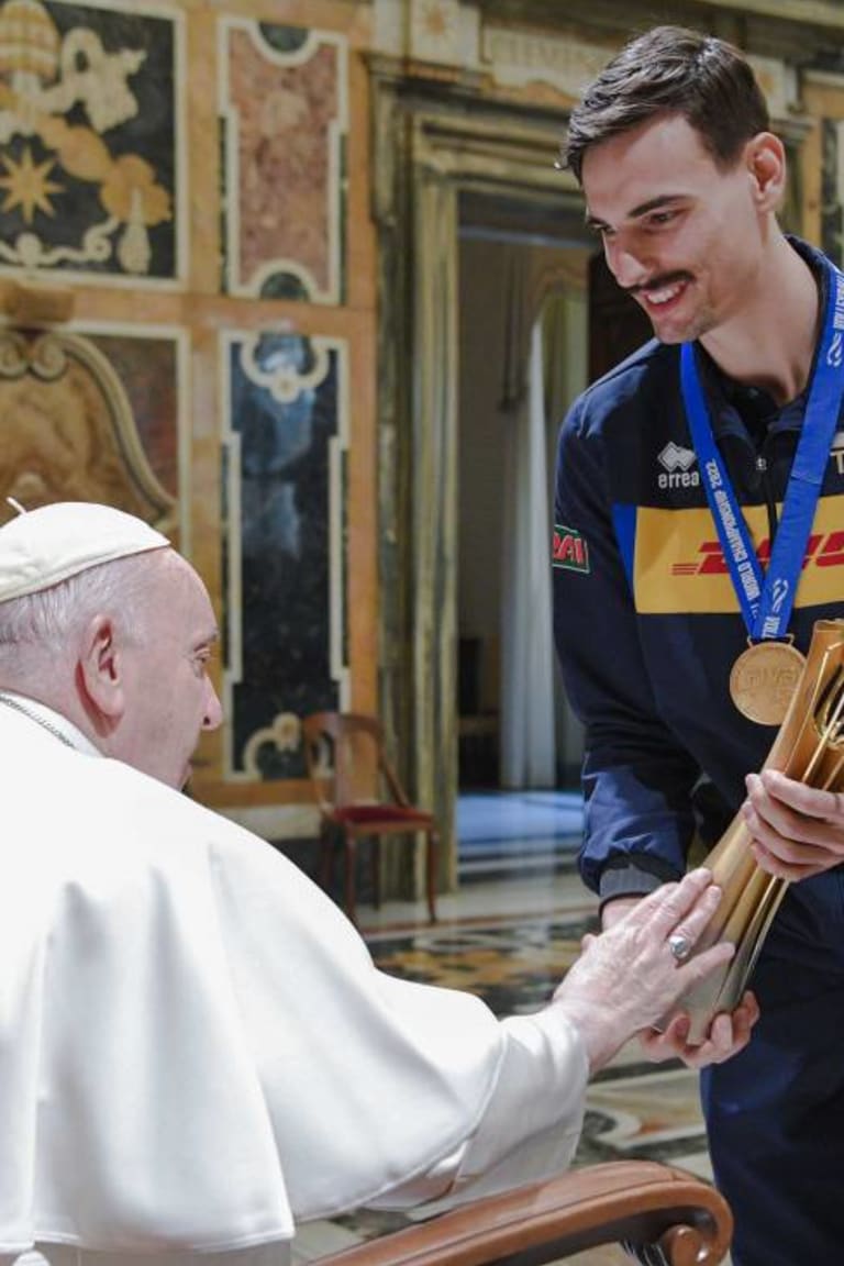 Pope Francis receives Italian national teams in private audience