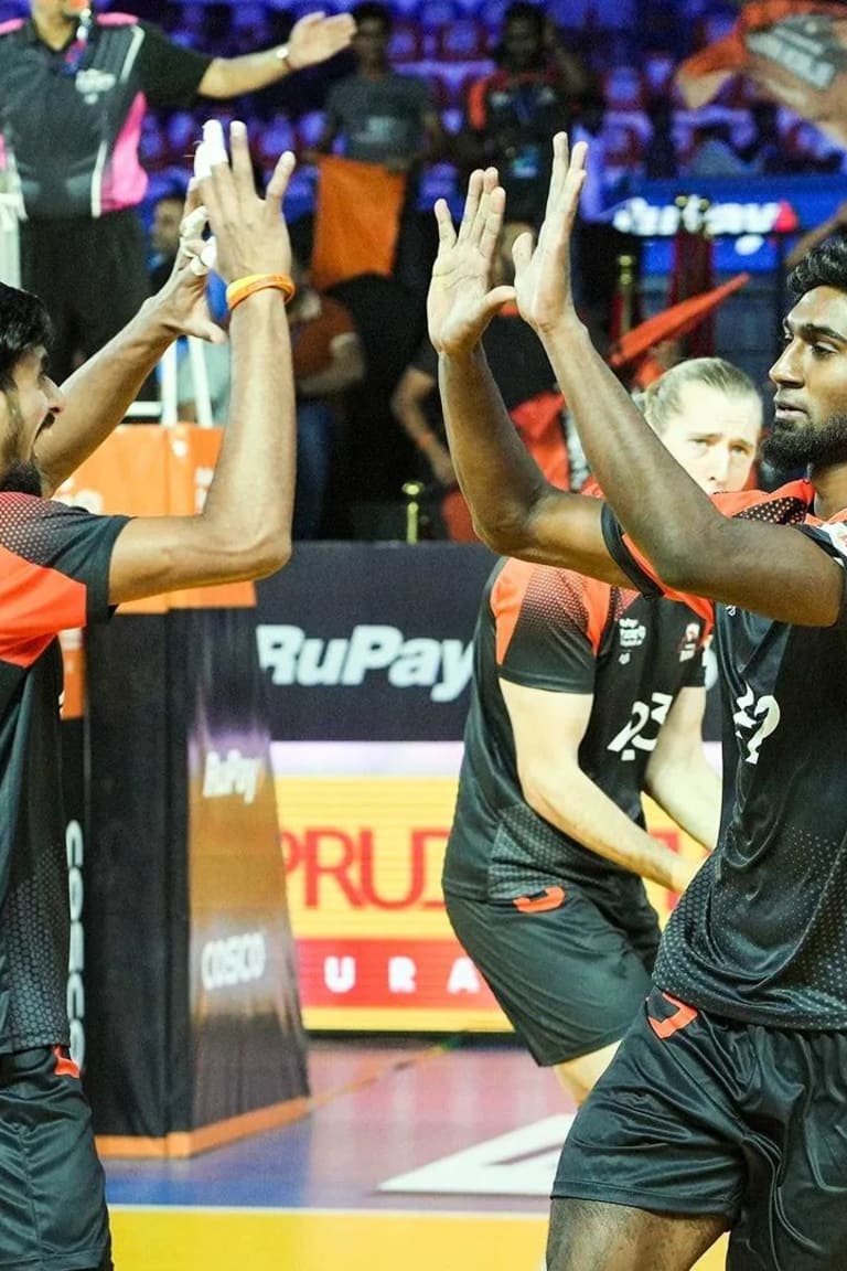 Hyderabad Black Hawks claim gritty win over Kochi Blue Spikers to begin home leg