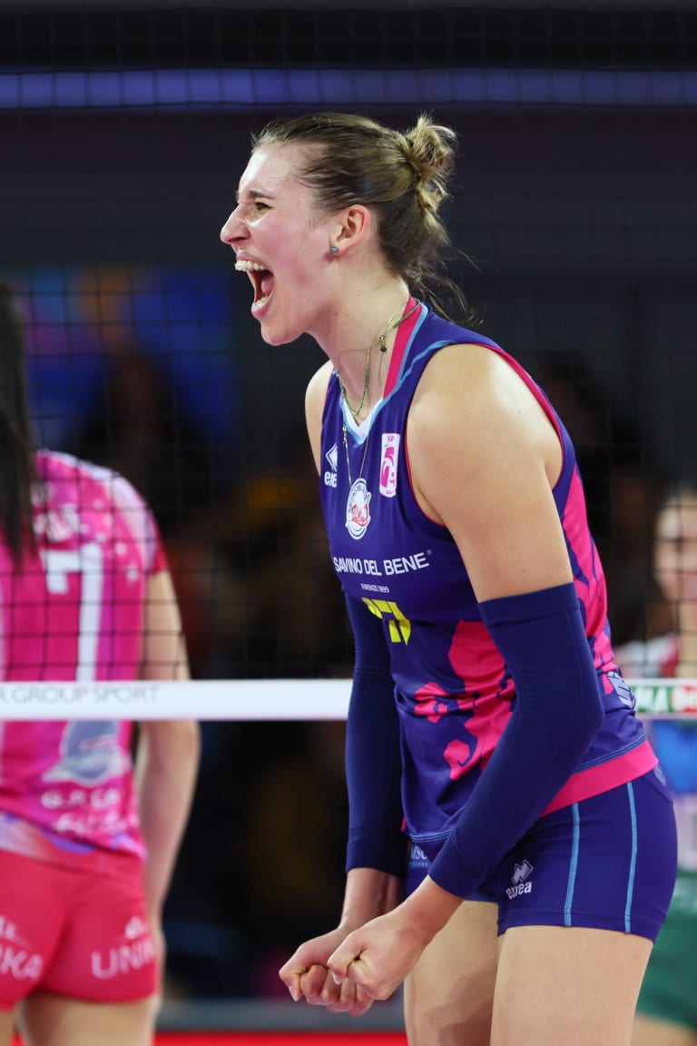 Brilliant Antropova fires up Savino for first semifinal win