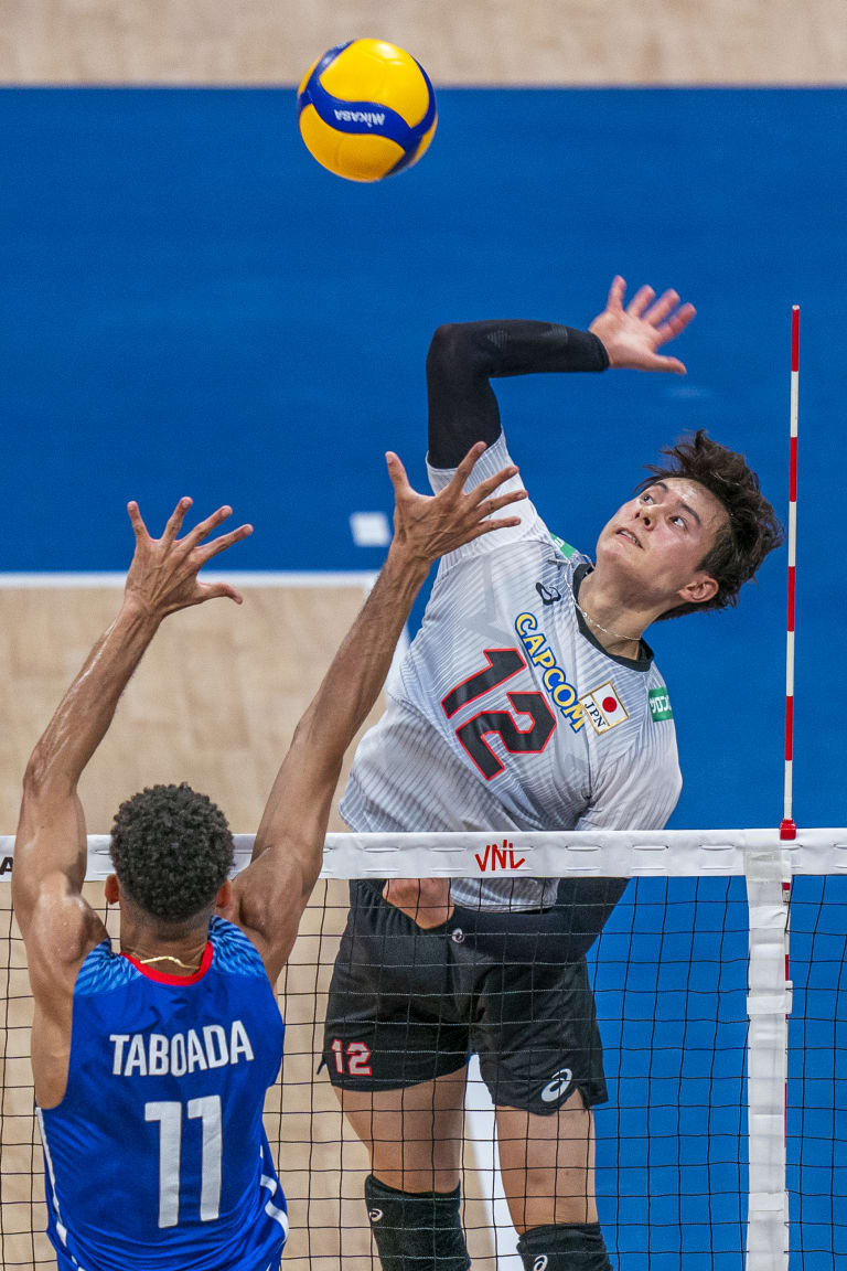 Takahashi powers Japan to sixth consecutive win