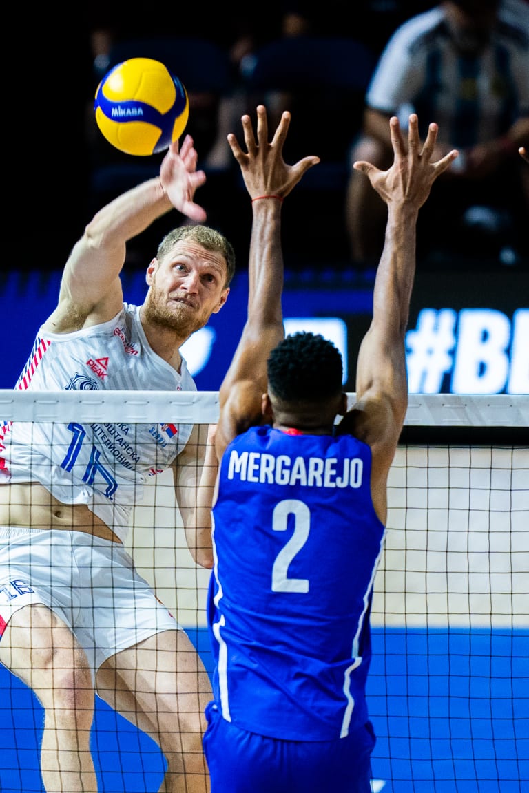 La Serbia ottiene una vittoria cruciale in cinque set contro Cuba