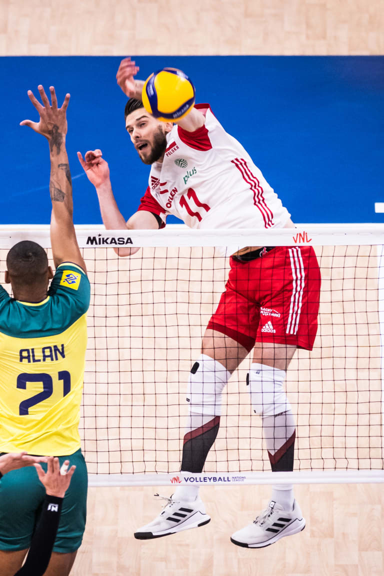 Śliwka on fire as Poland sweep Brazil in the quarterfinals