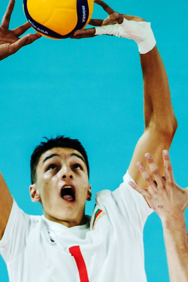 Bulgaria beat Slovenia in five-set thriller on U19 opening day