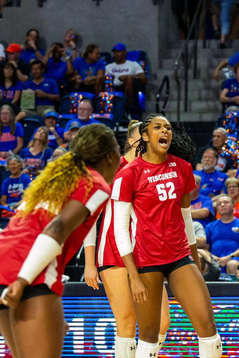 Wisconsin start Big Ten title defense against Northwestern