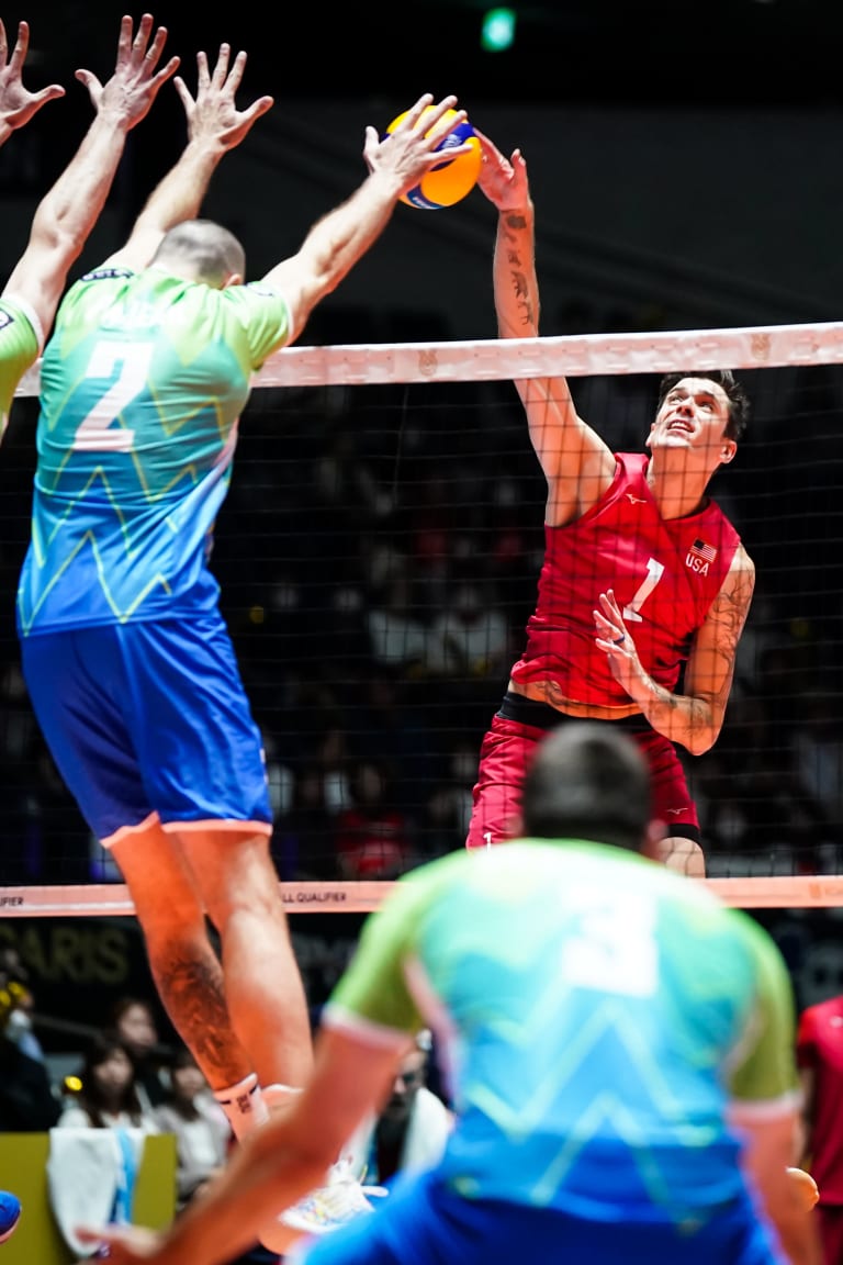 Matt Anderson prende il comando mentre gli Stati Uniti vincono una grande partita contro la Slovenia.