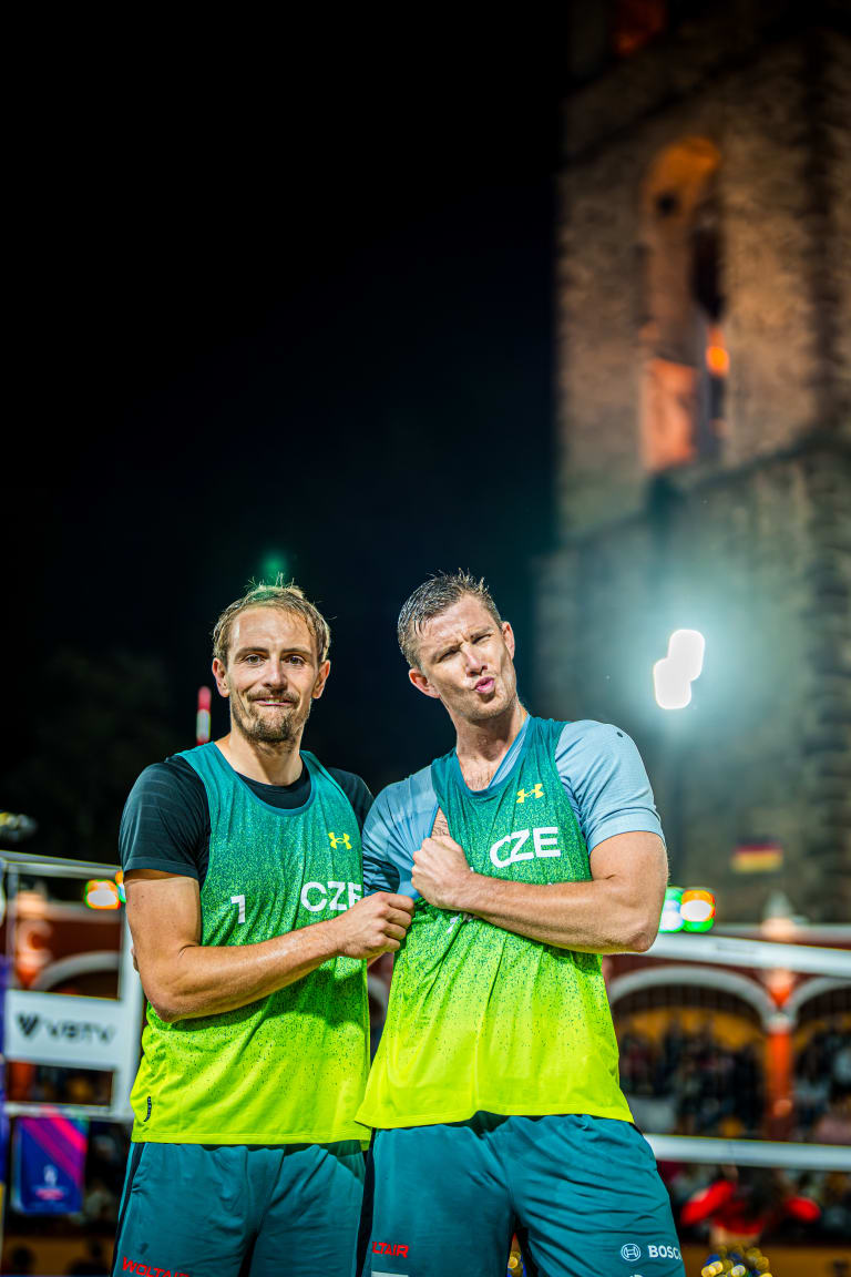 Perusic and Schweiner stun Vikings on their way to the semifinals