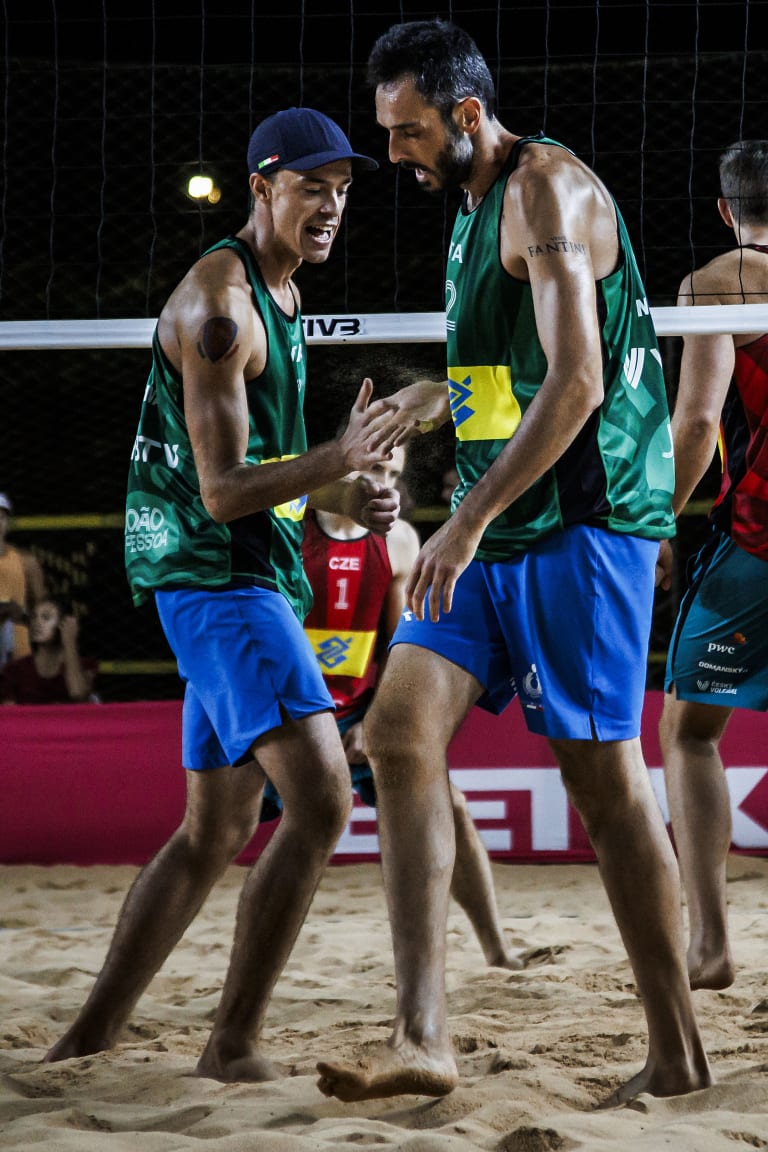 Nicolai & Cottafava upset world champs, push through to Joao Pessoa semis