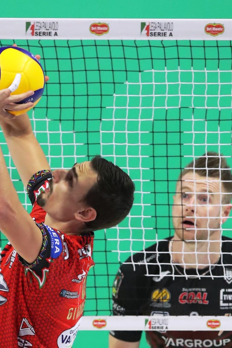 Sir against Lube: about to break the perfect parity