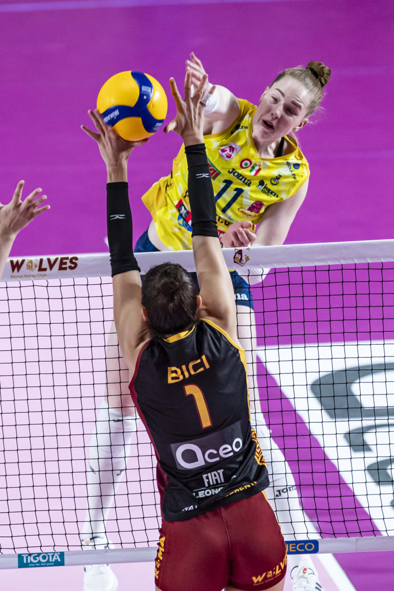 Haak leads Imoco to another five-set victory