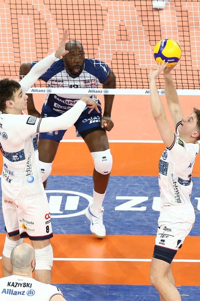 Simon and Lucarelli strike back! Gas Sales tie series