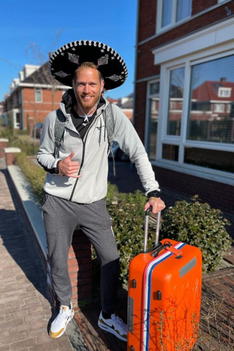 Sombreros on! Time for some beach volleyball in Mexico!