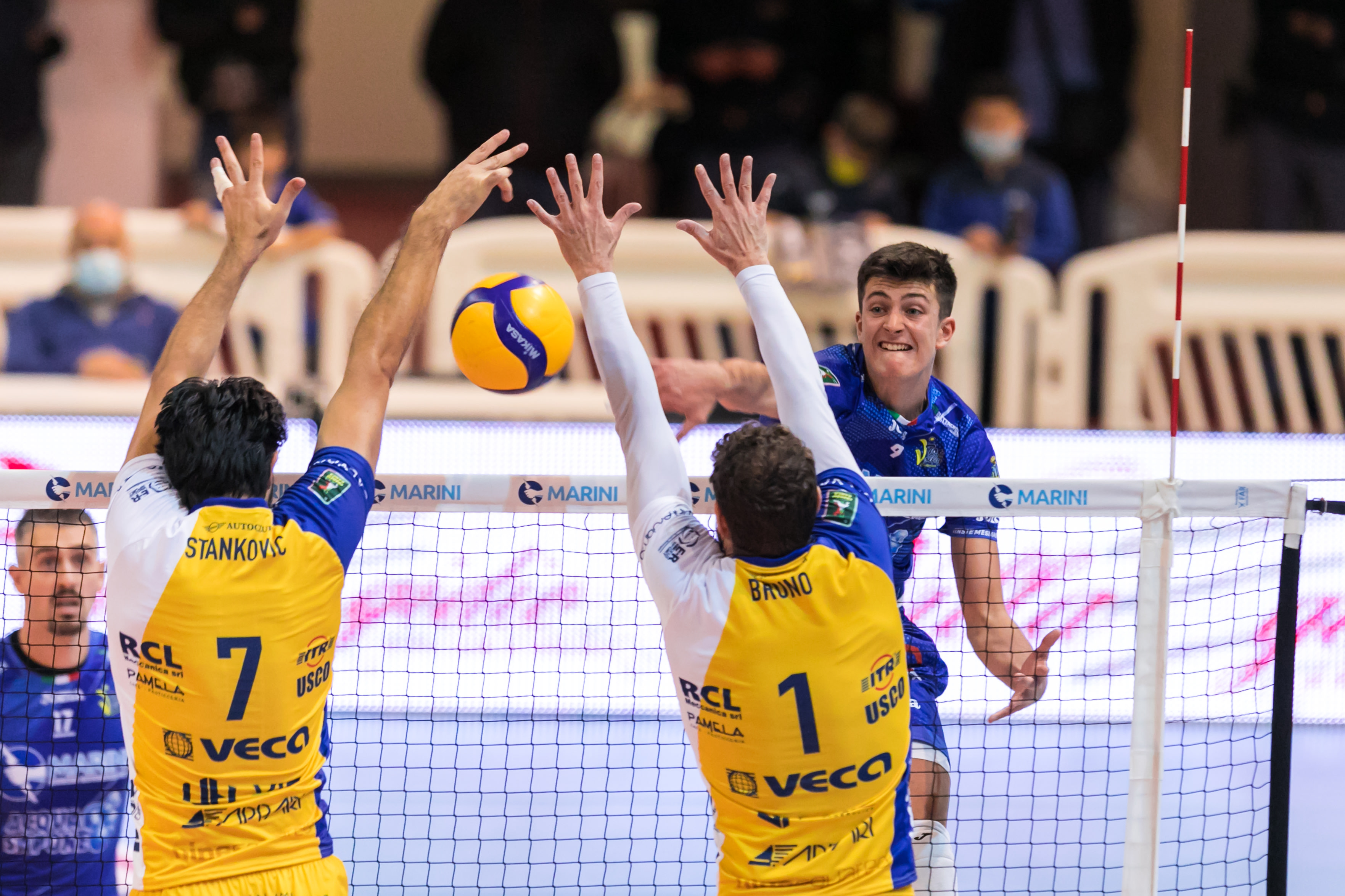 Rinaldi stuns previous club with six aces towards surprising victory volleyballworld