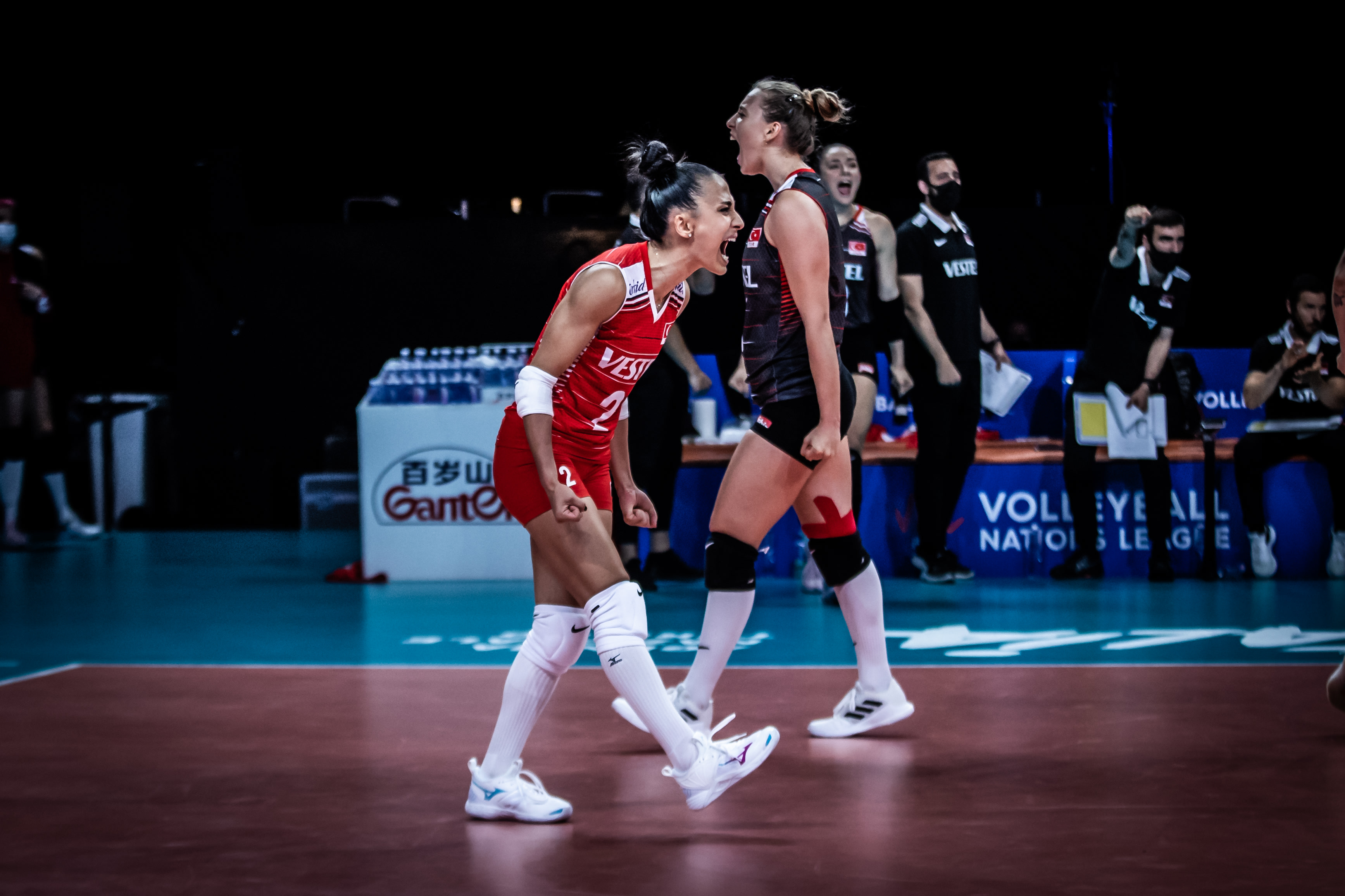【希少】バレーボール日本代表 記念皿 東京五輪2021 バレーボール女子日本代表 #VNL2025 オランダ戦後の #佐藤淑乃