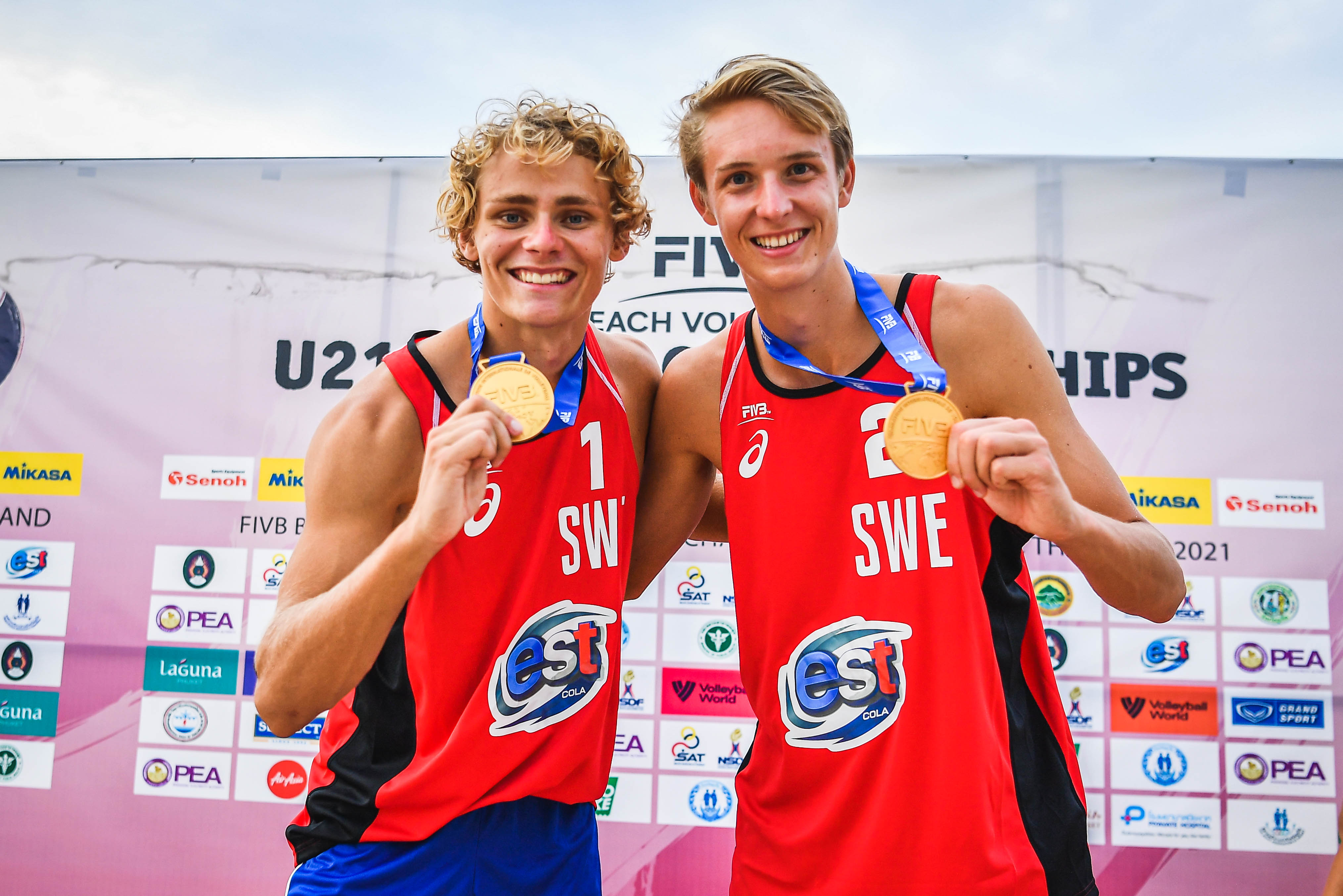 FIVB Beach Volleyball World Tour  FISU champion McNamara twins eyeing  return to the sand — International — U SPORTS