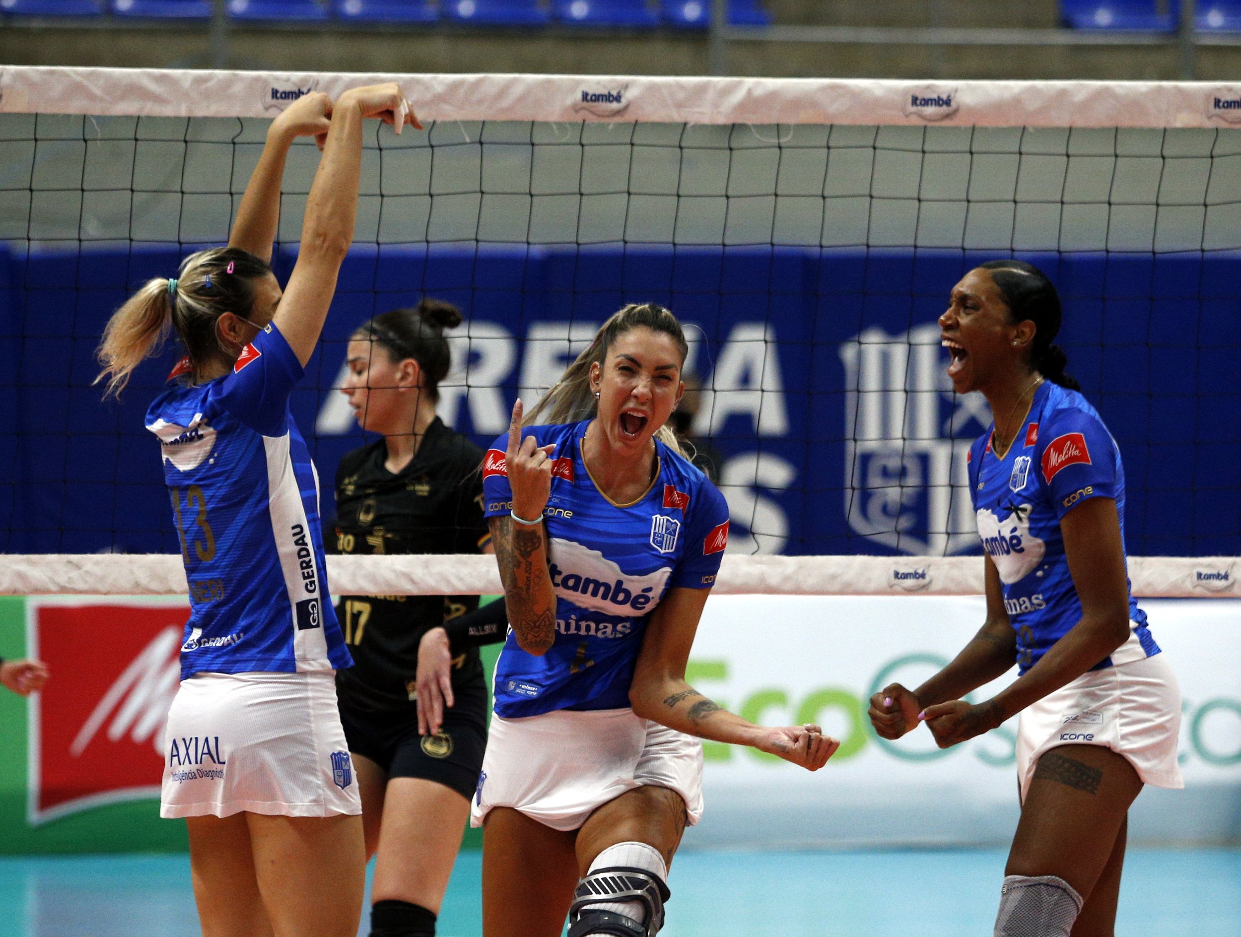 Thaisa and Martinez back with Minas and Praia ahead of Superliga playoffs