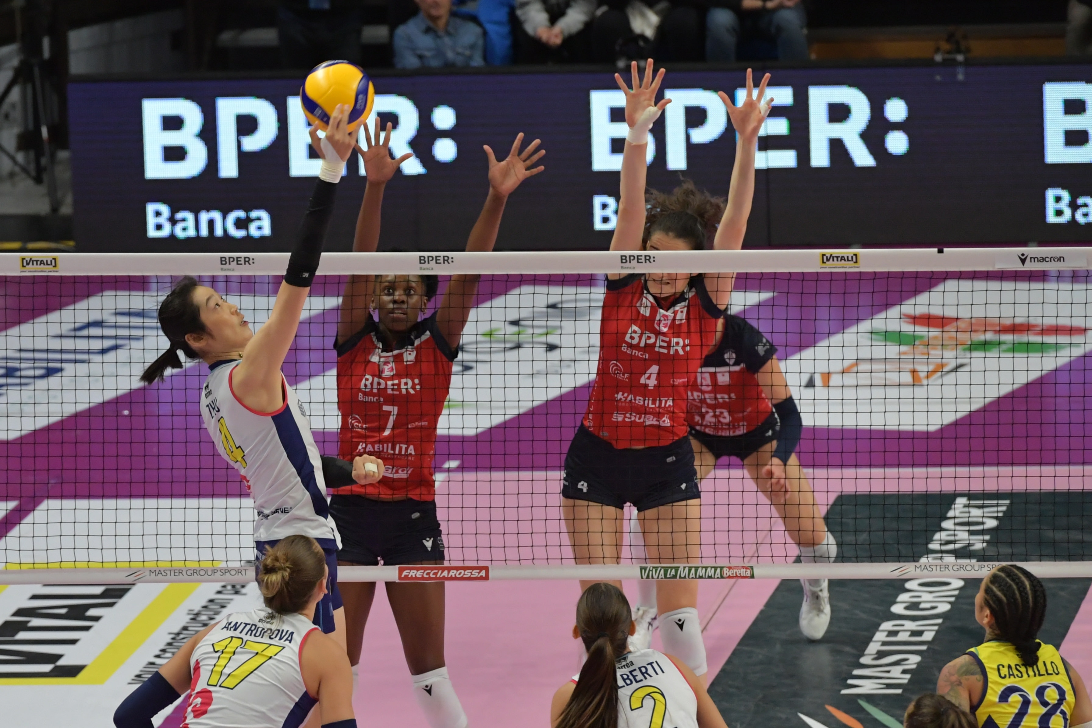 Scandicci, Milano and Novara close gap to Conegliano volleyballworld
