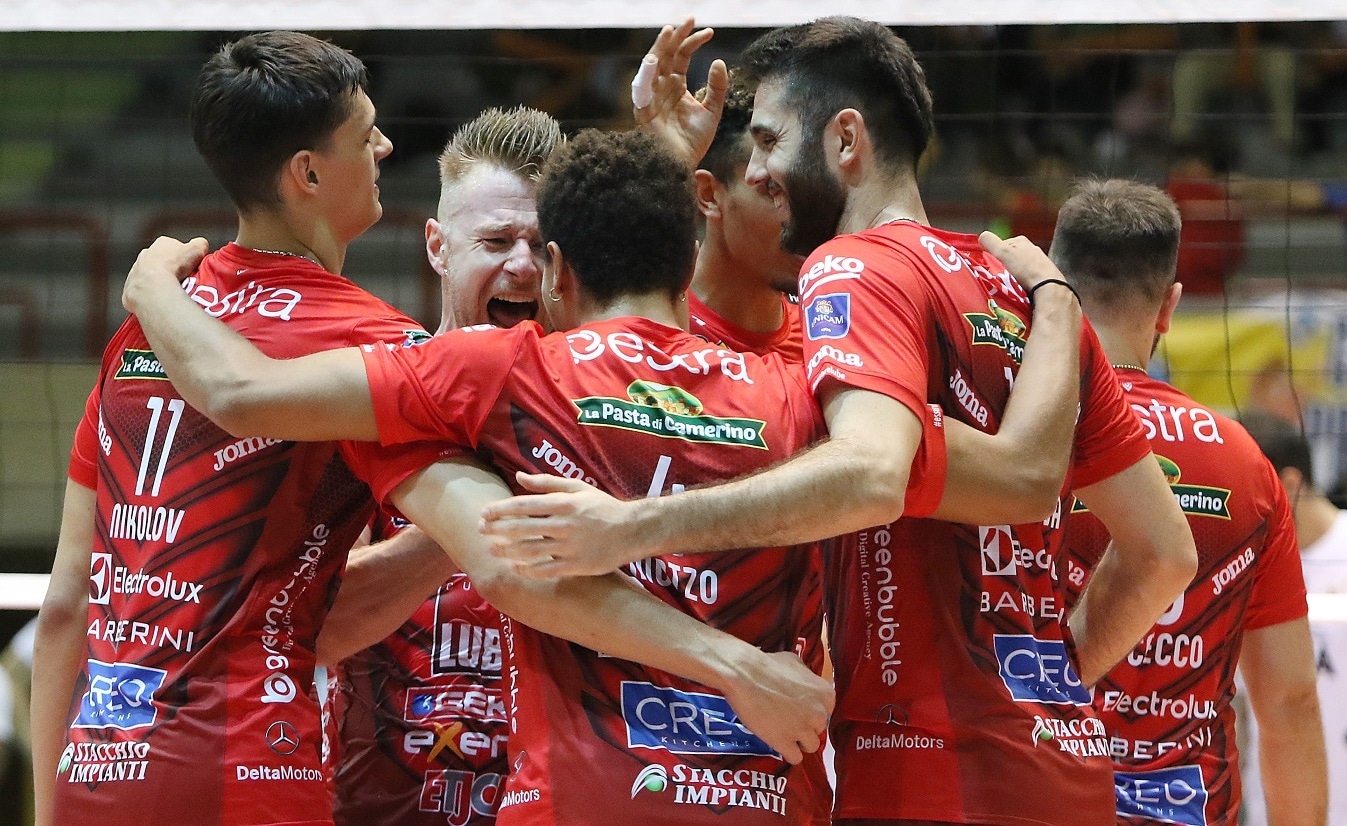 AGSM Forum, Verona, Italy, March 12, 2022, Gianlorenzo Blengini - Head  Coach - Cucine Lube Civitanova during an time-out during Verona Volley vs  Cucine Lube Civitanova - Volleyball Italian Serie A Men