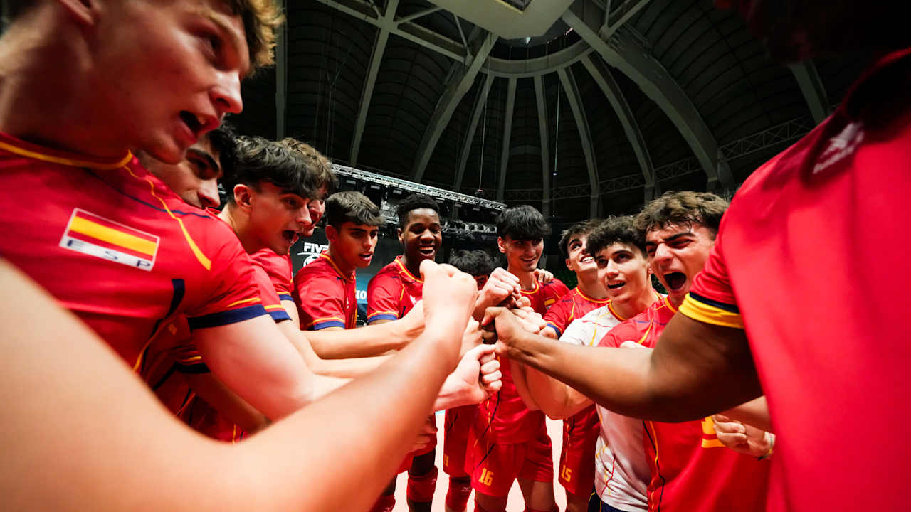 Ispaniya jamoasi chorak finalga chiqqanini nishonlamoqda