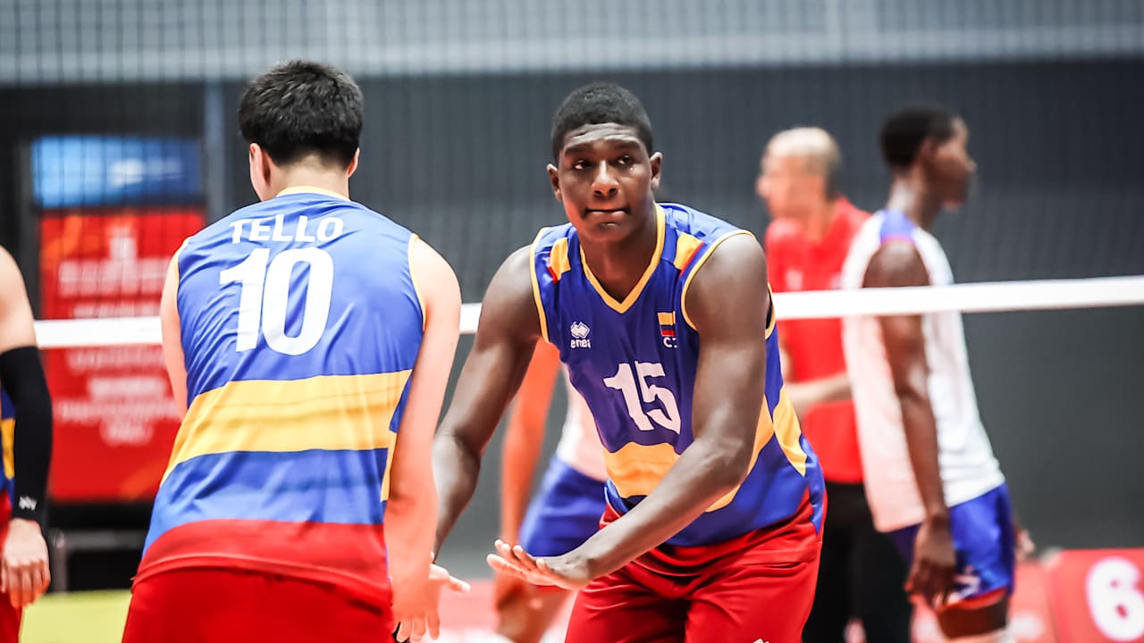 Maicol Ortiz focused with teammate Tello