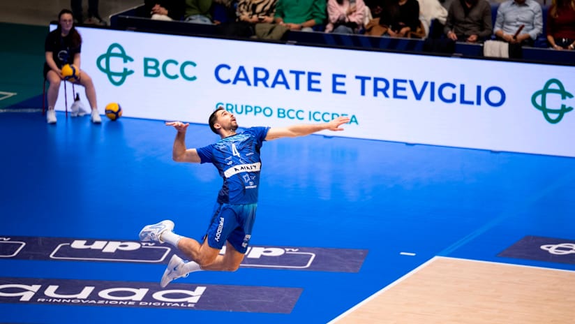 Vero Volley’s Martin Atanasov on the serve (source: legavolley.it)