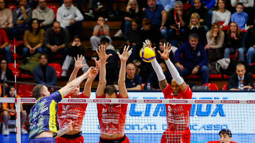 O confronto entre Modena e Gas Sales é potencialmente o confronto mais emocionante das quartas de final (fonte: legavolley.it)