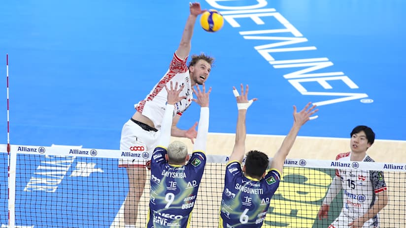 Allianz’s scoring machine Ferre Reggers in attack against Modena (source: legavolley.it)