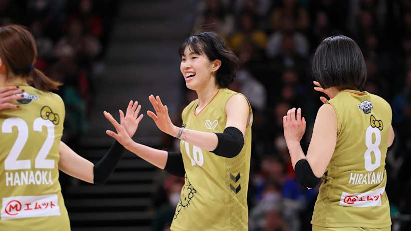 Tran Thi Tranh Thuy celebrates with her Team Nichika teammates in gold during the women’s All-Star Game