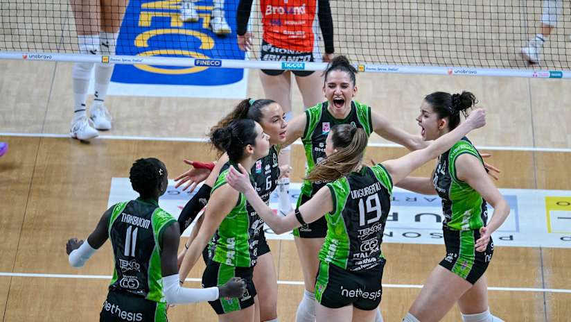 Vallefoglia festeggia (legapallavoloseriea)