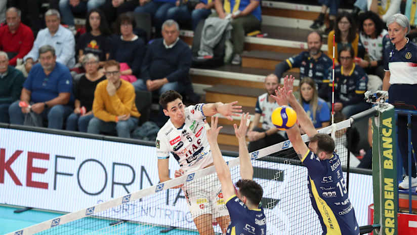 Alessandro Michieletto in azione con la maglia dell'Itas Trentino