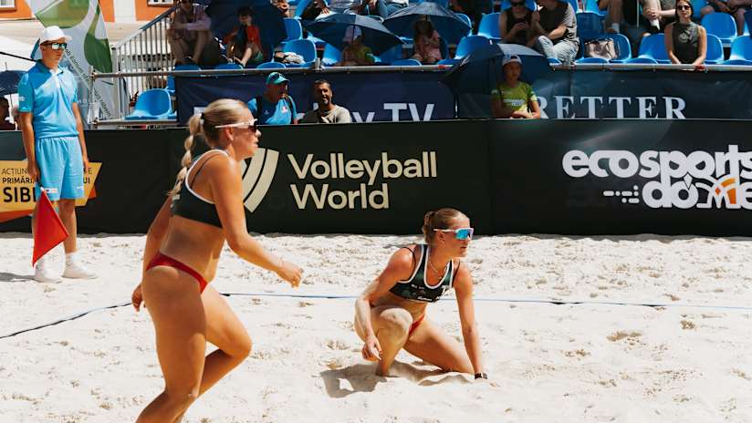 Netherlands’ Lisa Luini & Benthe Essink in action at the Sibiu Futures (source: cev.eu)