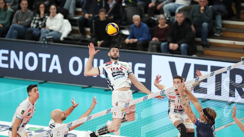 Un attacco di Flavio nella sfida di Superlega tra Trentino e Monza