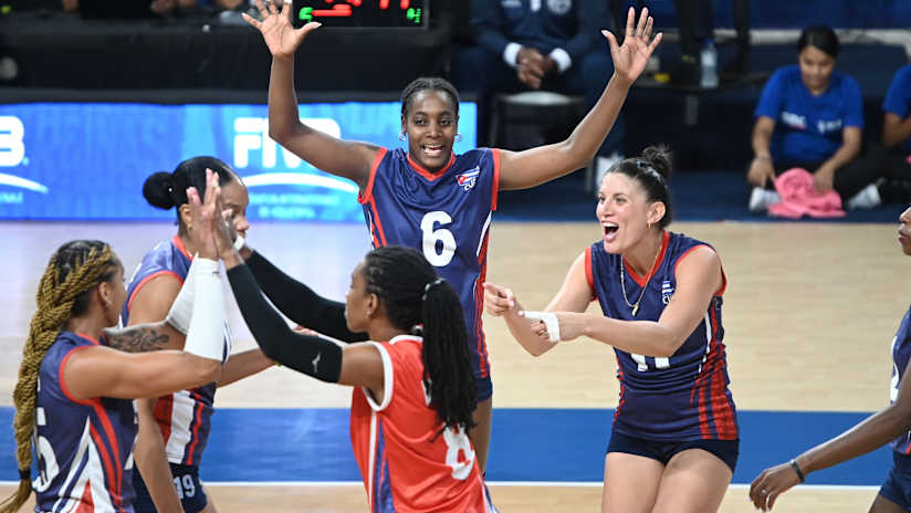 The Cuban squad celebrates in Santo Domingo (source: norceca.net)