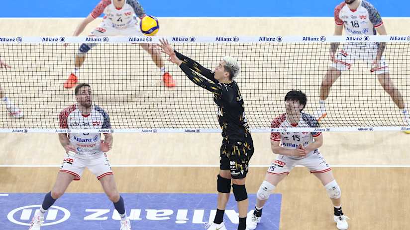 O levantador de estrelas Micah Christenson levou Verona a uma espetacular varredura reversa em Milão (fonte: legavolley.it)