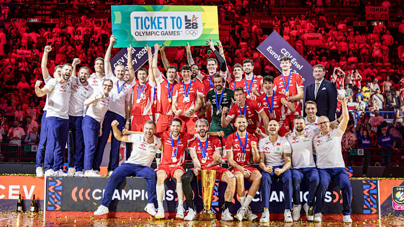 The Polish team celebrates on top of the EuroVolley podium (source: cev.eu)