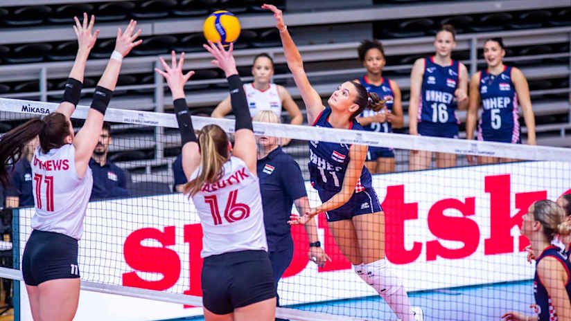 Asja Zolota attacking against Canada